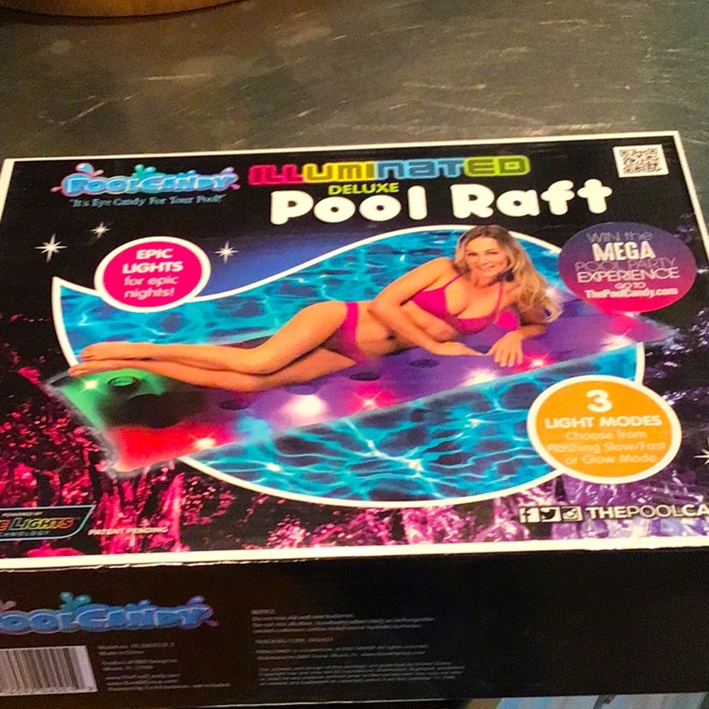 Pool Candy, ILLUMINATED deluxe Pool raft, NEW IN BOX! 3 light modes